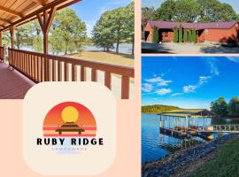 Lakefront Retreat for 8 with Fire Pit & Cozy Cabin Vibes, ξενοδοχείο σε Cadiz