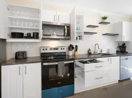 Amazing Entire Townhouse Sleeps 20 Group Favorite