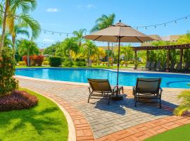 Family Home close to the Beach, Vidanta, Aqua Adventures with Pool & Parking, готель у місті Нуево-Вальярта