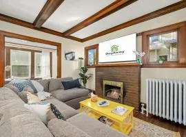 Bde Maka Stay - Classic 5 BR Heart of Uptown - Hennepin & Lyndale - Close to Lakes