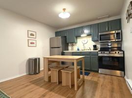 Main St Studio - Walk to Lifts, Dining, and Shopping, hotel a Red River