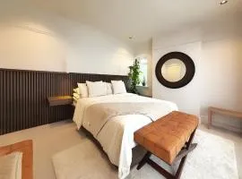 Private King Room - Near AZ and Train Links