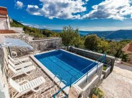 Holiday home in Baretici 39276