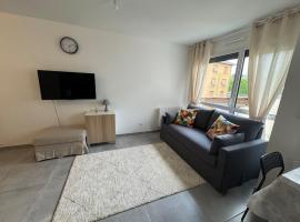 Studio Cosy Le Cocon au calme, Hotel in Saint-Bonnet-de-Mure