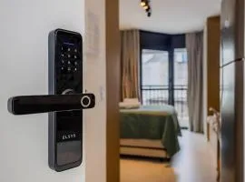 Studio na Liberdade | Piscina, Varanda, Wi-Fi, AC