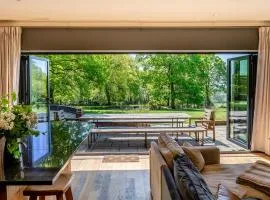 8 Bed in Crowborough 92858