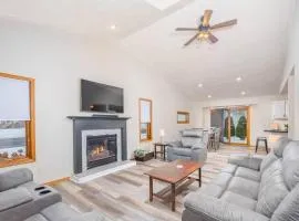 East Side 3 Br 2 full bath King Bed