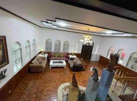 Big Beautiful House in Pasig، فندق في مانيلا