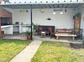 Casa, gran parrillero a pocos minutos de sitios tur&iacute;sticos, acomoda&ccedil;&atilde;o em Minas