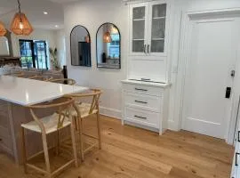 Charming Victoria Character Home-Pet Friendly