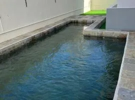 3 bedroom apartment - walk to the beach