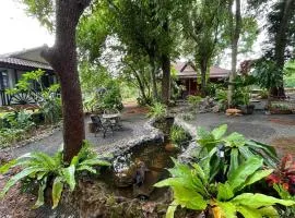 VANESSA'S GARDEN Restaurant & Bungalow