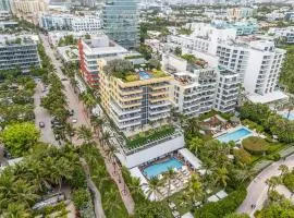 Oceanfront Retreat- South Beach Pool Amenities