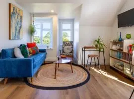 Chic Colourful Loft in the Heart of Merivale