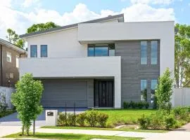 Lakeside Golf Views Gledswood Hills & Camden & Campbelltown