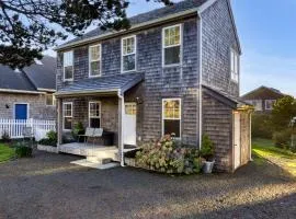Beachside Retreat w Hot Tub Balcony Dining Blue-Ceiling Charm Sea Curred by AvantStay