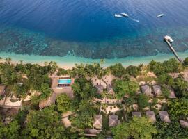 Coral Eye Boutique Resort and Marine Outpost، فندق سبا في Likupang