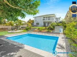 Sea La Vie - Pet Friendly with Fireplace and Swimming Pool & Spa