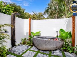 Rest Pet Friendly with Outdoor Bath 3 Mins Walk to Beach, villa in Umina