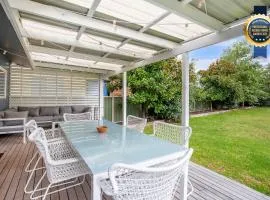 Hayes Beach House I Award Winner I 4 Mins to Beach