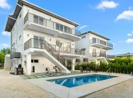 Isla Sol ~ Waterfront Oasis ~ Pool ~ Dock ~ Kayaks