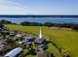 Kauri Point Self Contained Unit, hotel in Tahawai