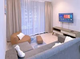Chic newly furnished 3BR condo close to airport