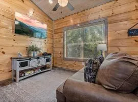 Pet-Friendly Sevierville Cabin, Hot Tub, Air Hock