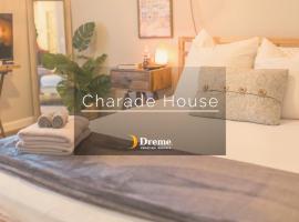 Charade House, hotel v destinaci Redding