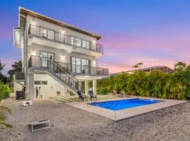 Isla Luna Waterfront Oasis Pool Dock Kayaks