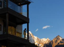 Mid Hill White Lodge, ξενοδοχείο σε Mount Siguniang