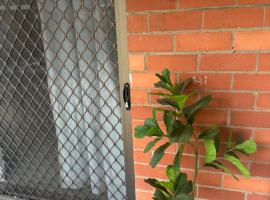 Canberra Hospital Locum Welcome, Hotel in Harman