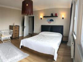 forest villa, 6 minutes from the airport, hotel i Taşoluk