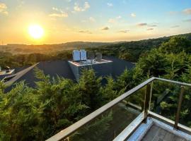 forest villa, 6 minutes from the airport, hotel en Taşoluk