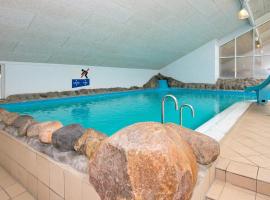 6 person holiday home on a holiday park in Hemmet，位于海默特的别墅