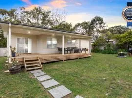 This is Livin' - Fire Pit - 3 Mins Walk to Beach