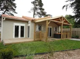 Chalet neuf avec piscine couverte, proche mer, calme et sécurisé - 6 personnes - FR-1-777-8