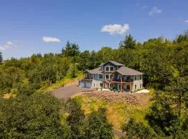 Panoramic River Views - Nature Framed in Every Window