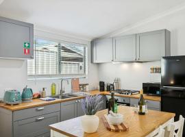 Cozy Sunset Villa 2BR Hamptons 200MBs Wifi, hotel v destinaci Perth