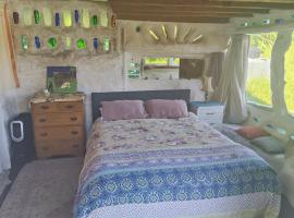 The MUD HOUSE, hotel en Raglan