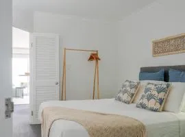 Inner City One Bedroom Apartment with Pool View 22