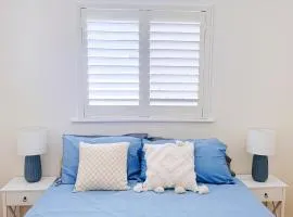 Cove at Redcliffe - Modern Coastal Hideaway