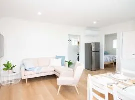 Cove at Redcliffe - Modern Coastal Hideaway