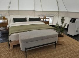 L'camp and cafe' Kohchang, hotel in Trat