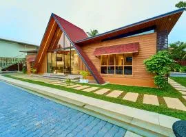 Kayal Cove Alleppey by VOYE HOMES - Luxury Pool Resort & Houseboat