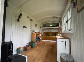 Stream Side Shepherds Hut، خيمة فخمة في Hazelhead