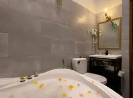 Studio Old Town with Jacuzzi and View