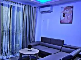 Penthouse paradise getaway 300m to the beach