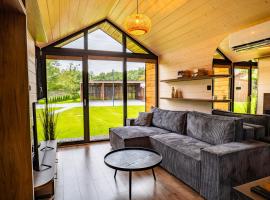 Mini Chatki, hotel in Kolonia Rudka