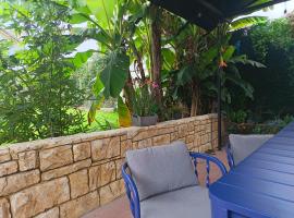 Cozy Cottage - Free Parking, Self Check-in, caba&ntilde;a o casa de campo en Oradea